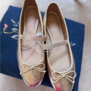 Womens Gold Loafers with Bow Detail size 8.5